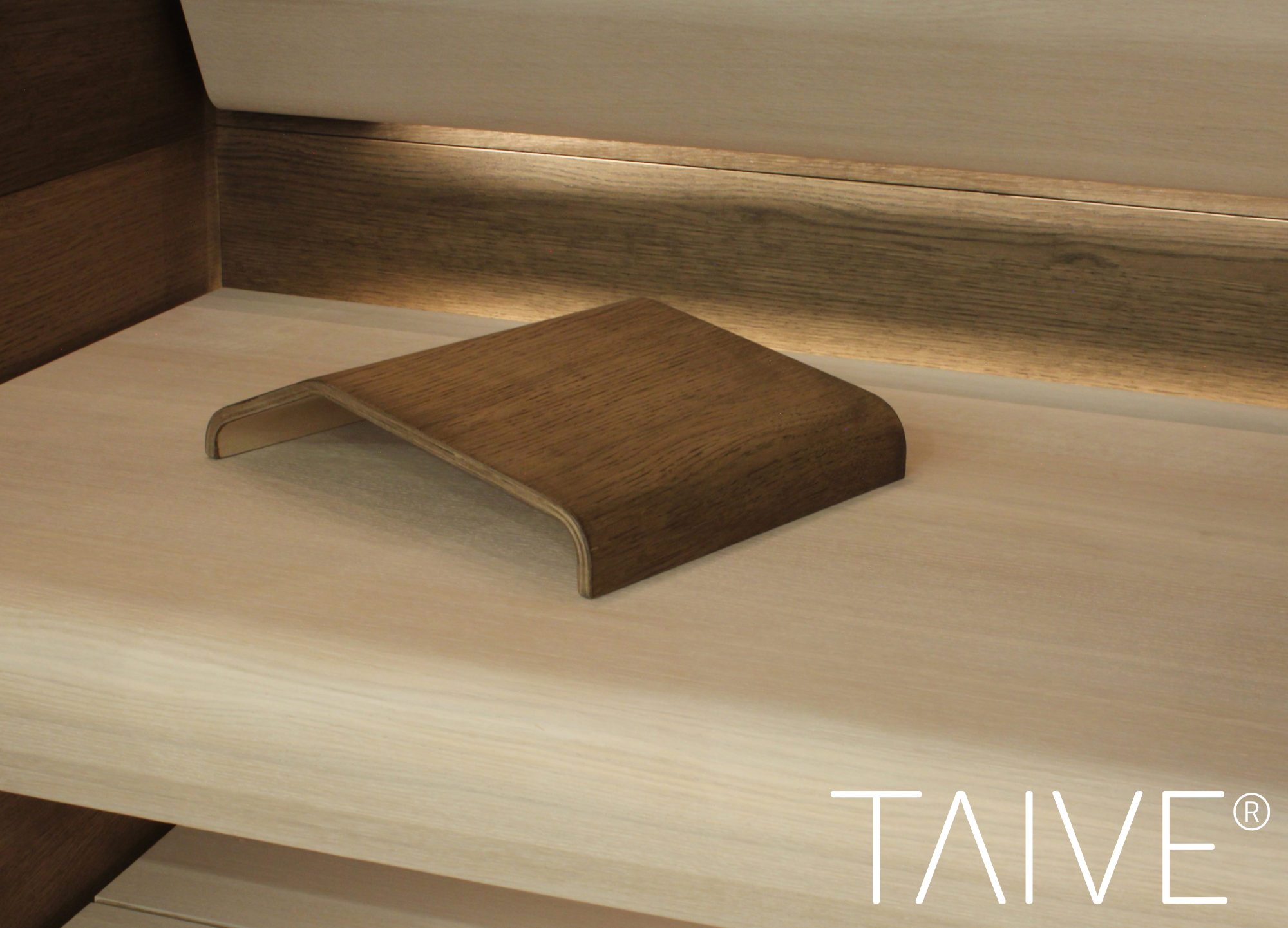 Taive niskatuki lauteilla.